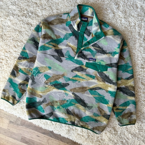 Patagonia Synchilla Snap-T Large Trout Tails Legend Green Fish Swimming Print L - Picture 11 of 11